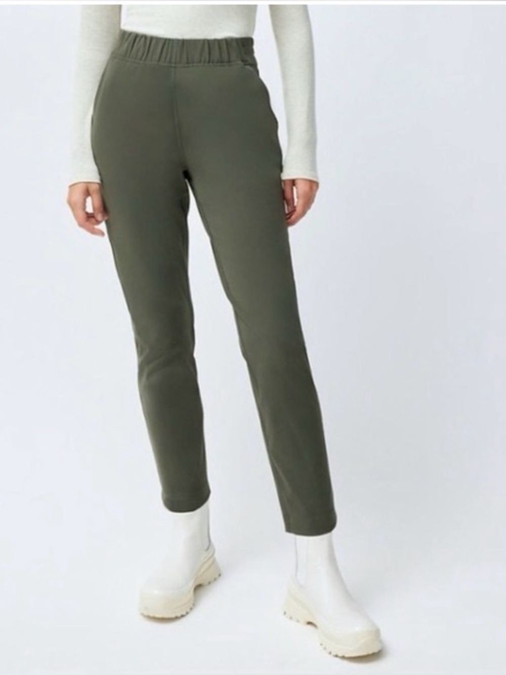 Aritzia The Group by Babaton Weekender Slim Pant in Navy